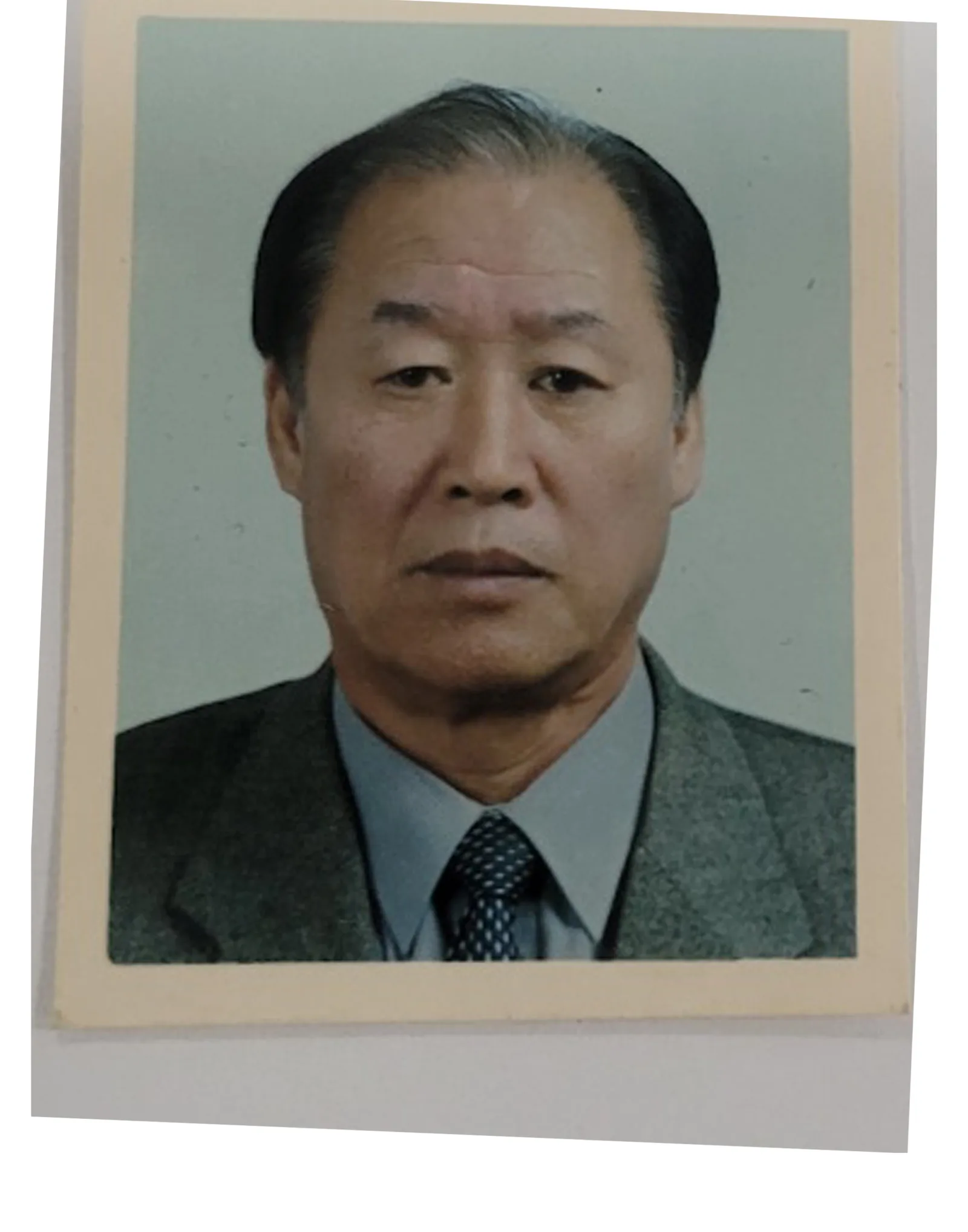 옛 증명사진 한 장으로 영정사진 만들기 — 정장 그대로 vs 캐주얼 원본