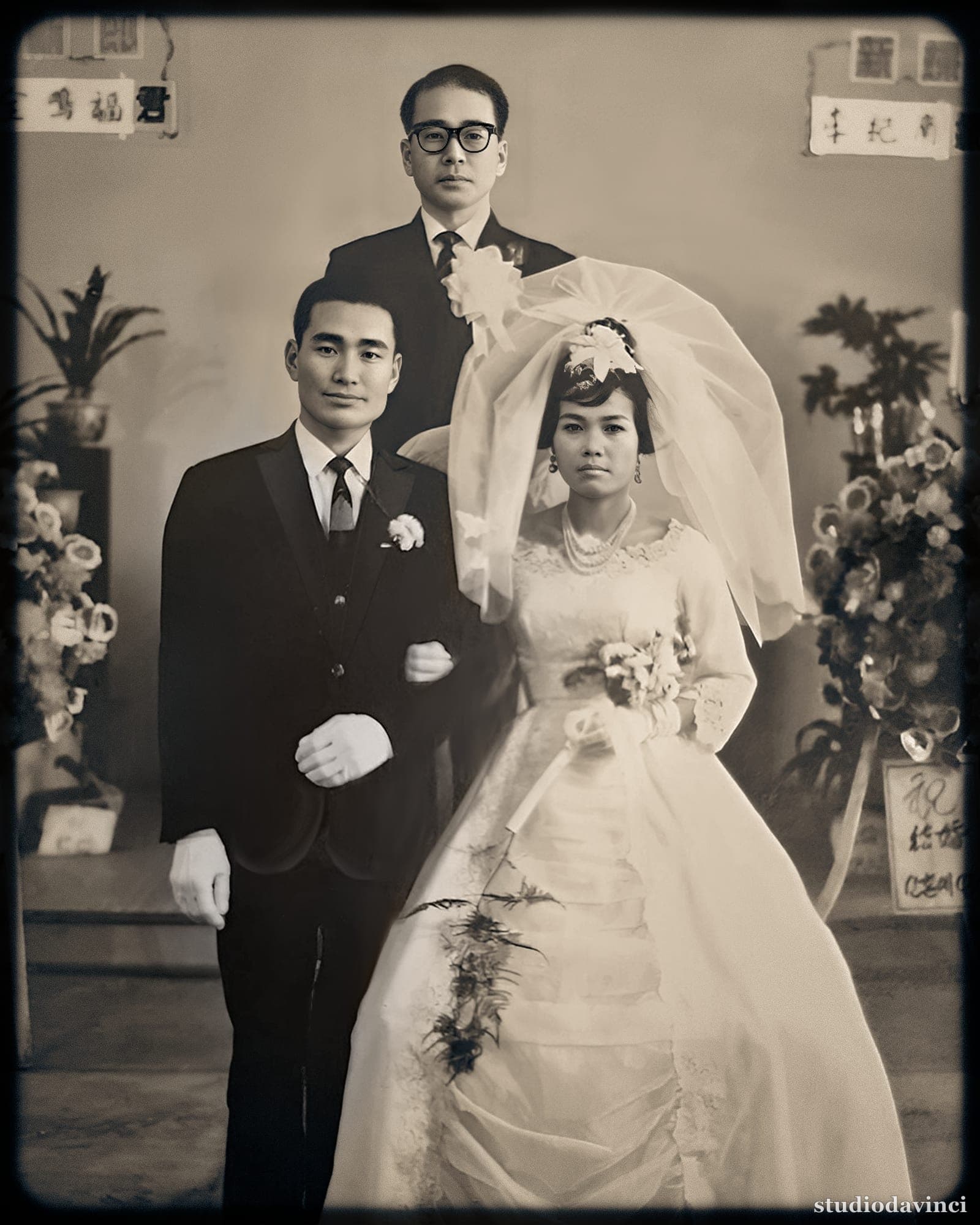 옛 결혼사진 복원 — 1960~70년대 흑백 결혼식을 세피아 톤으로 — after