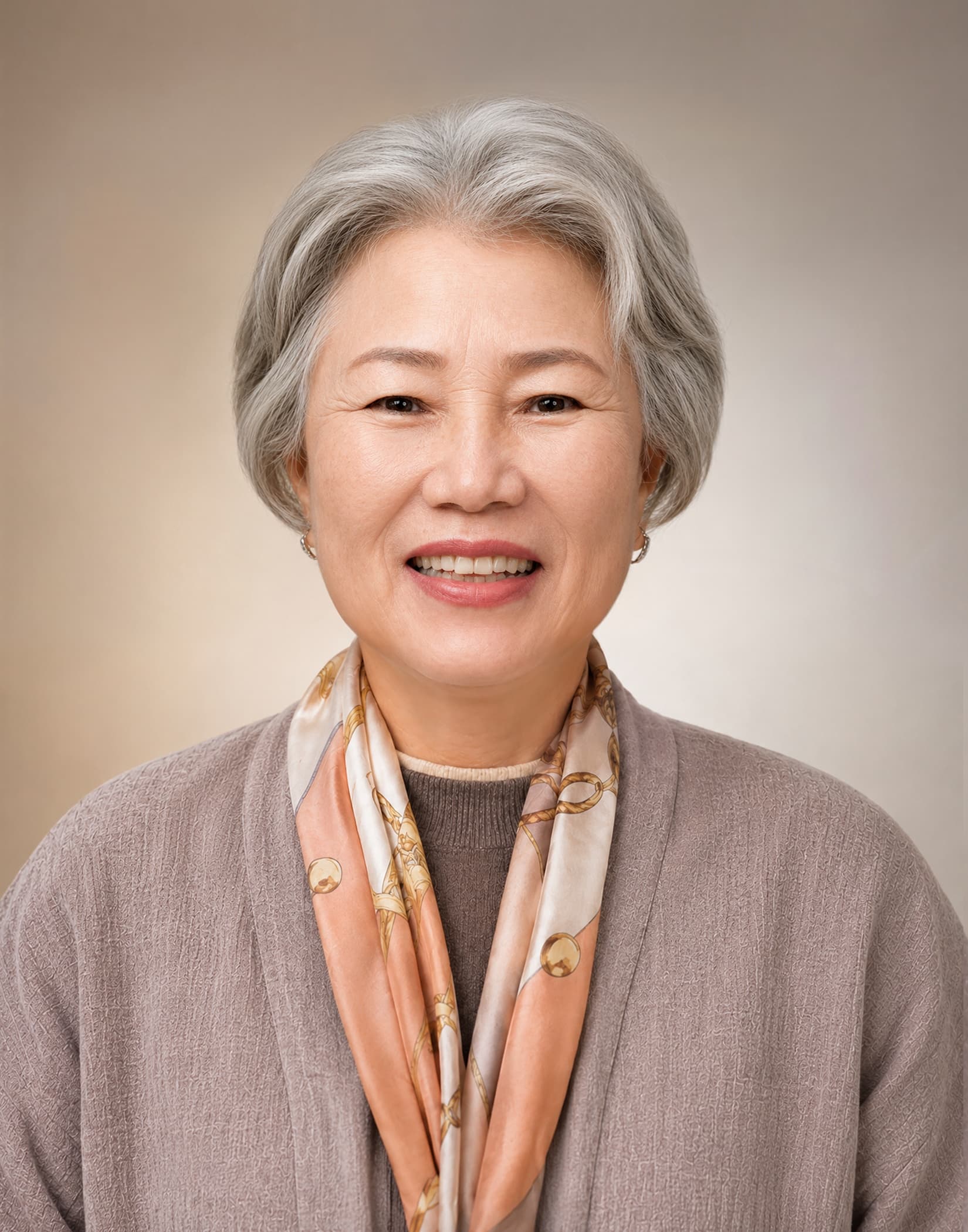영정 옷·헤어 변형 예시 3 — 생전 일상복